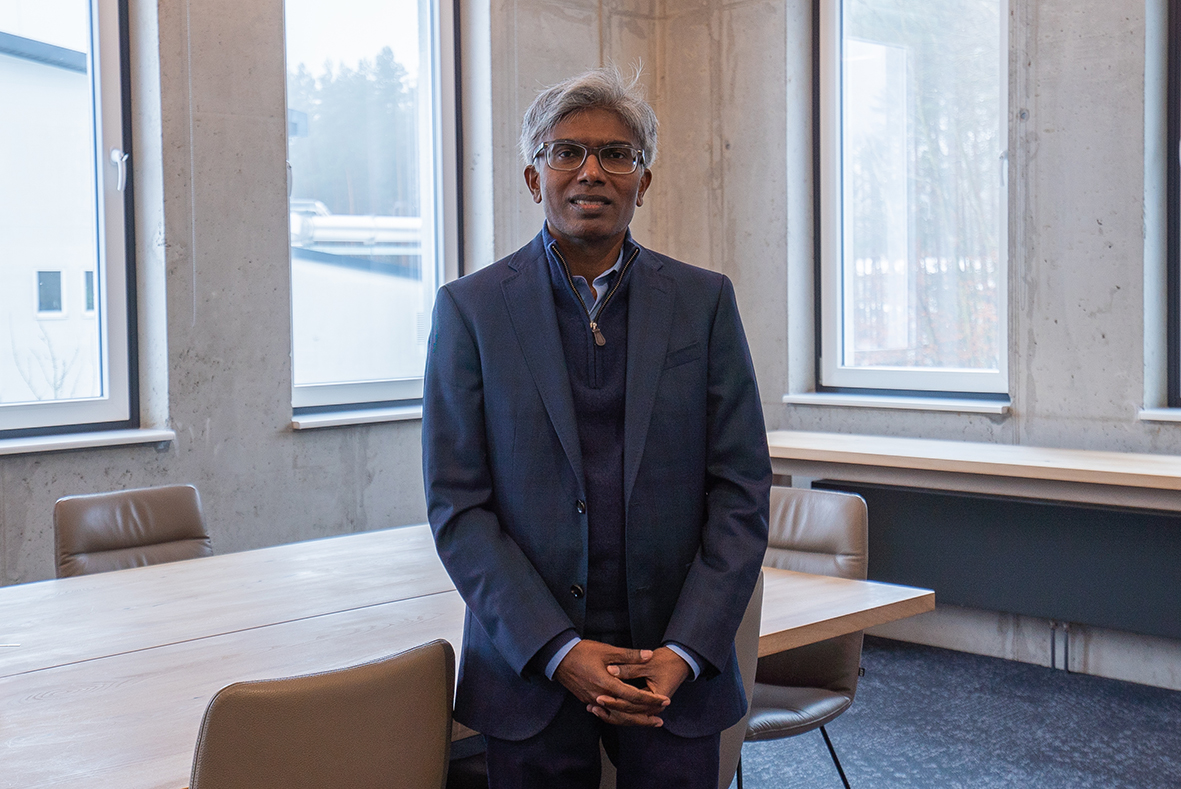 Portrait of Andre Varghese, President of ROTOP USA, representing leadership and strategic management in radiopharmaceutical CDMO services.