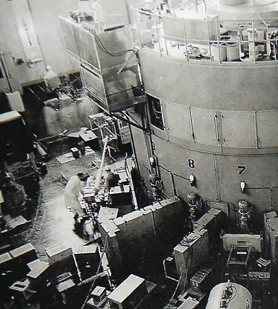 Black-and-white photo of the Dresden-Rossendorf research reactor around 1960